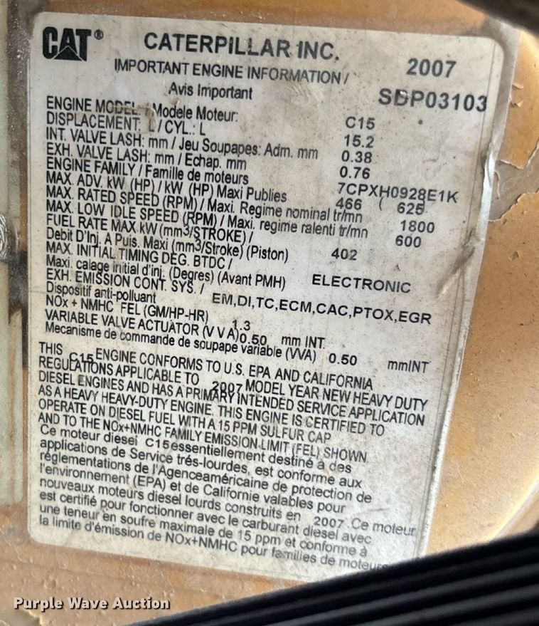 image for item EN5524 2008 Peterbilt 388 semi truck