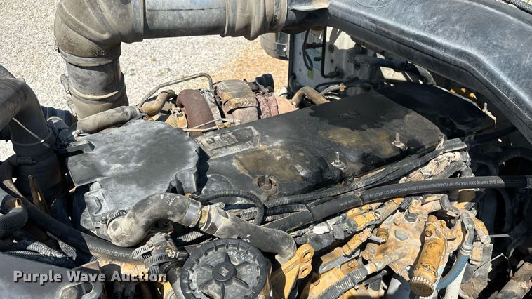 image for item EN5524 2008 Peterbilt 388 semi truck