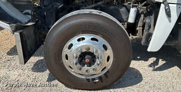 image for item EN5524 2008 Peterbilt 388 semi truck