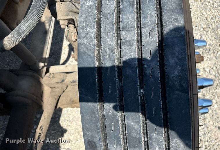 image for item EN5524 2008 Peterbilt 388 semi truck