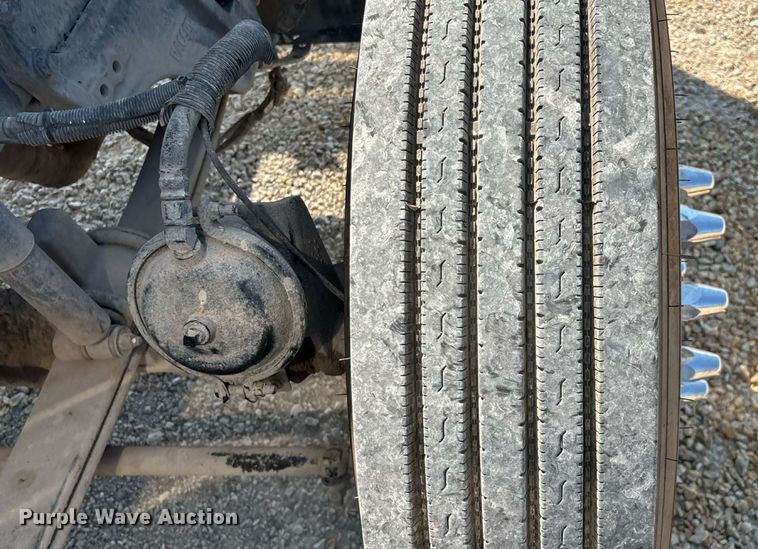 image for item EN5524 2008 Peterbilt 388 semi truck