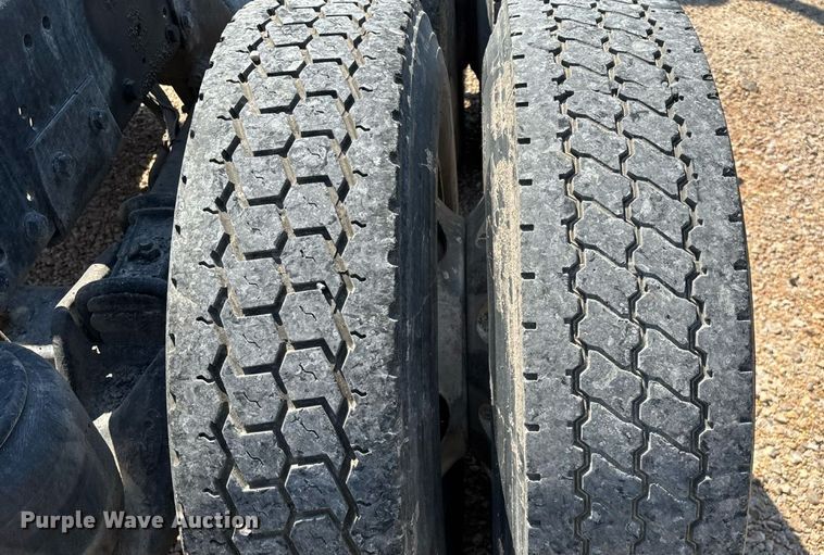 image for item EN5524 2008 Peterbilt 388 semi truck