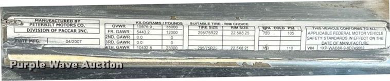 image for item EN5524 2008 Peterbilt 388 semi truck