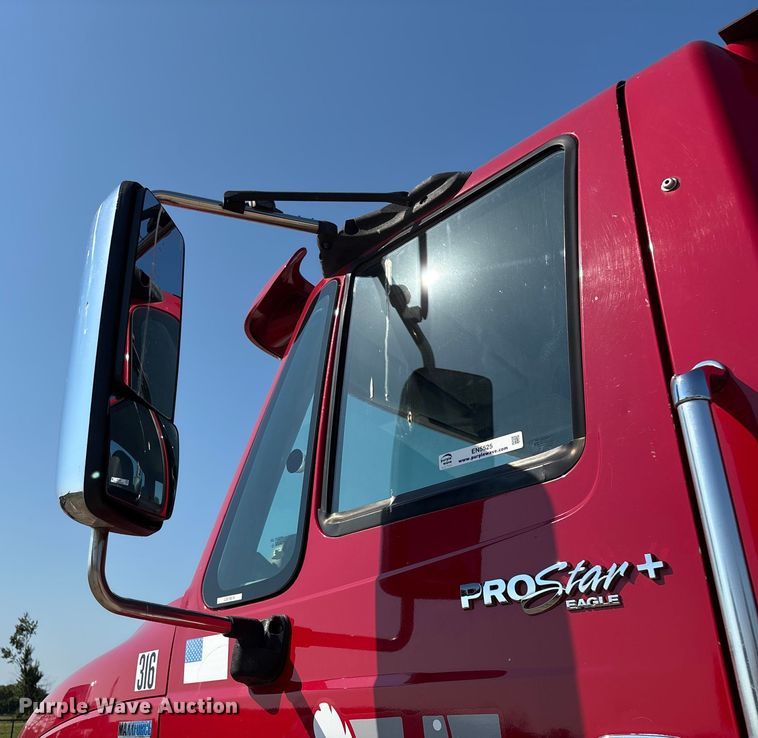 image for item EN5525 2012 International ProStar Plus Eagle semi truck