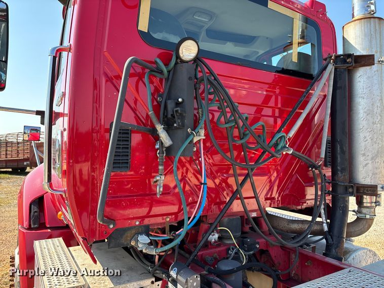 image for item EN5525 2012 International ProStar Plus Eagle semi truck