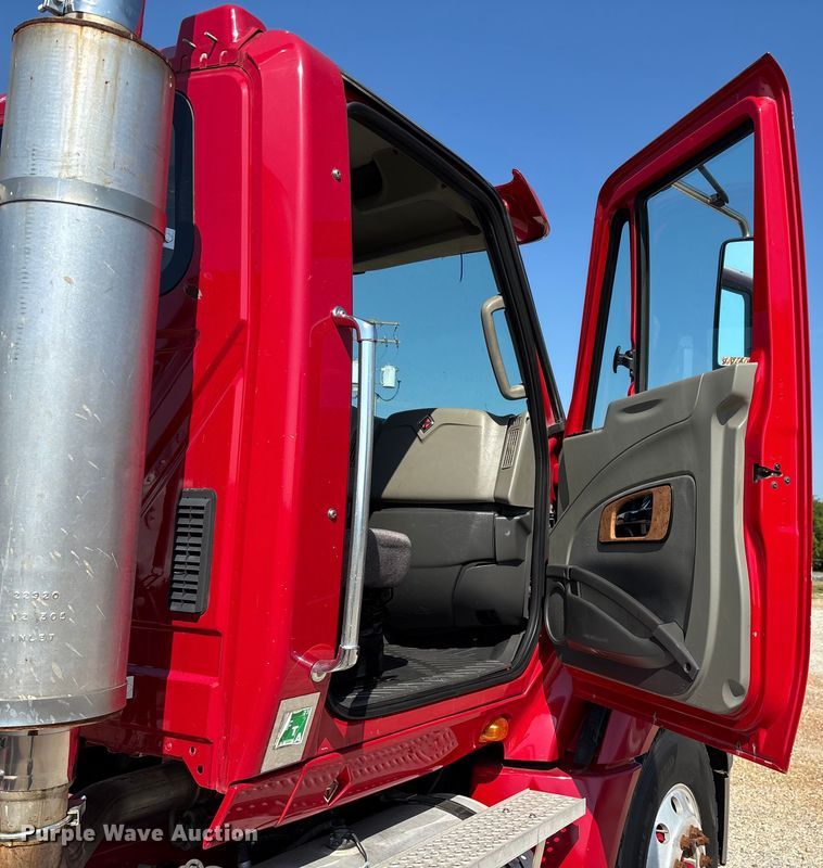 image for item EN5525 2012 International ProStar Plus Eagle semi truck