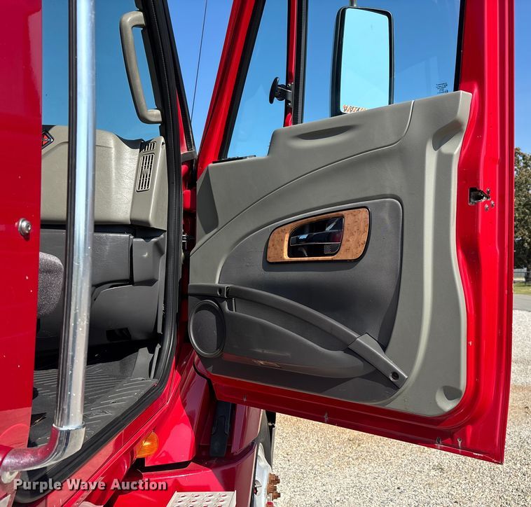 image for item EN5525 2012 International ProStar Plus Eagle semi truck