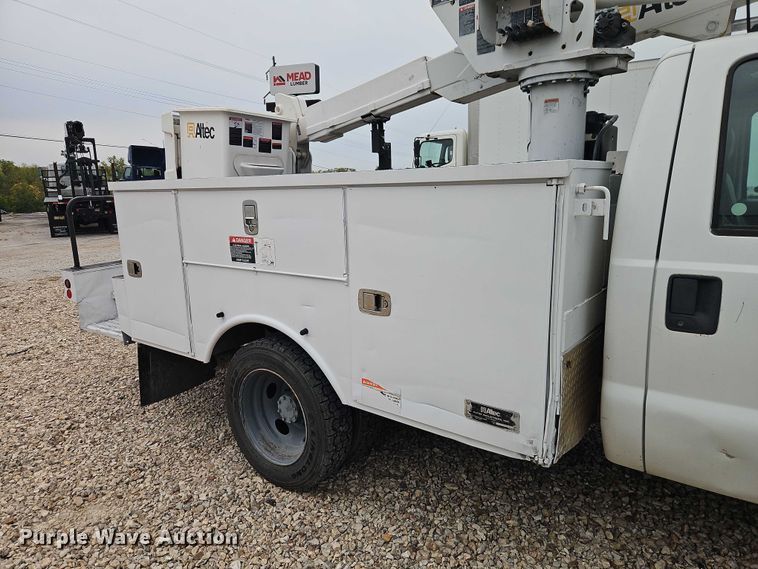 image for item EO4712 2014 Ford F550 bucket truck