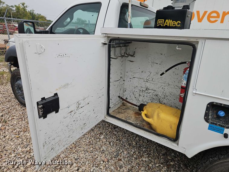 image for item EO4712 2014 Ford F550 bucket truck