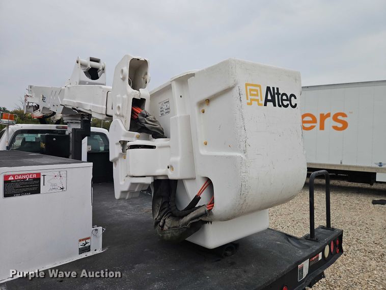 image for item EO4712 2014 Ford F550 bucket truck