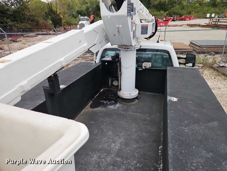 image for item EO4712 2014 Ford F550 bucket truck