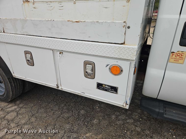 image for item EO4713 2016 Ford F550 flatbed truck