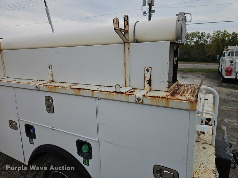 image for item EO4713 2016 Ford F550 flatbed truck