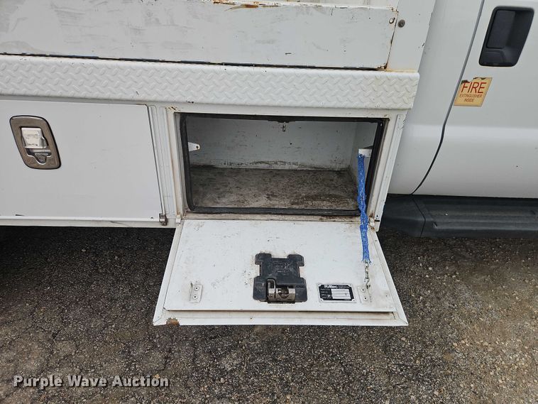 image for item EO4713 2016 Ford F550 flatbed truck