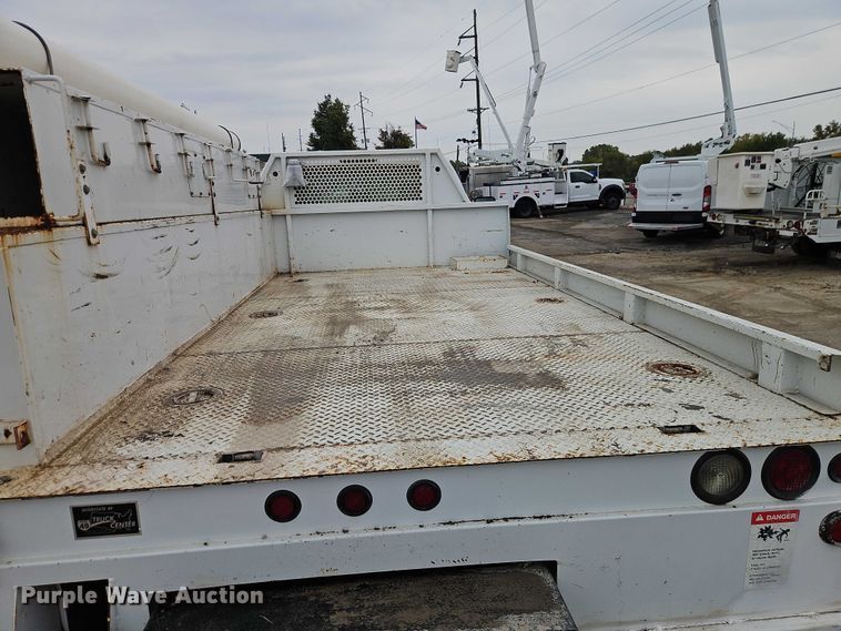 image for item EO4713 2016 Ford F550 flatbed truck