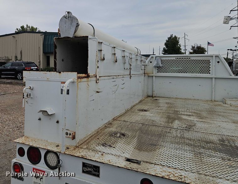 image for item EO4713 2016 Ford F550 flatbed truck