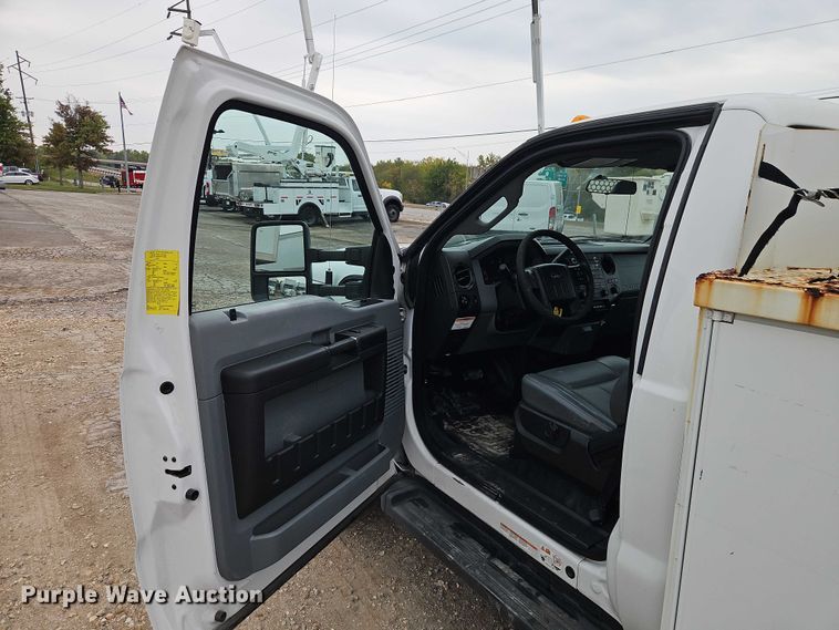 image for item EO4713 2016 Ford F550 flatbed truck