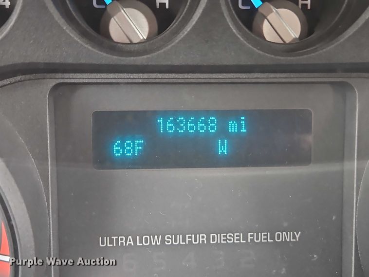 image for item EO4713 2016 Ford F550 flatbed truck