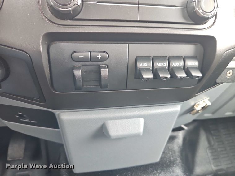 image for item EO4713 2016 Ford F550 flatbed truck