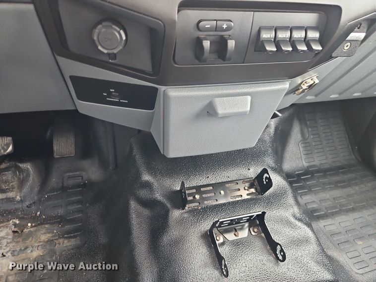 image for item EO4713 2016 Ford F550 flatbed truck