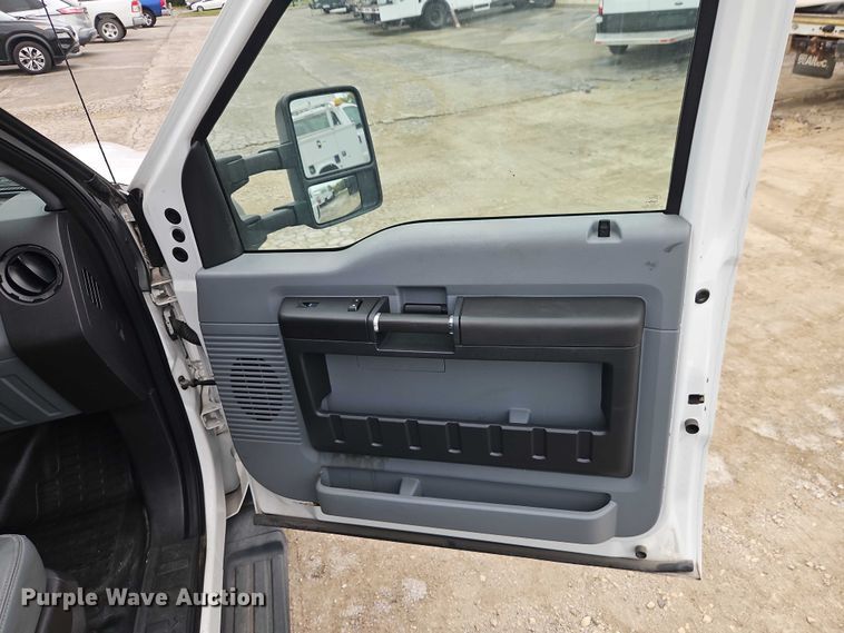 image for item EO4713 2016 Ford F550 flatbed truck