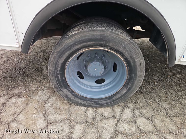 image for item EO4713 2016 Ford F550 flatbed truck