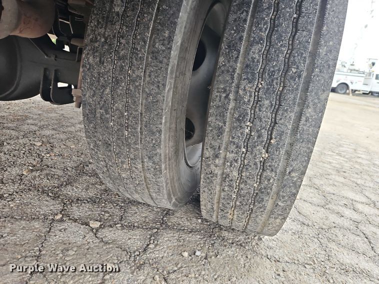 image for item EO4713 2016 Ford F550 flatbed truck