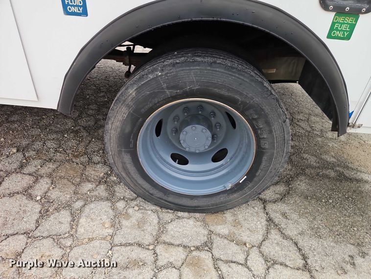 image for item EO4713 2016 Ford F550 flatbed truck