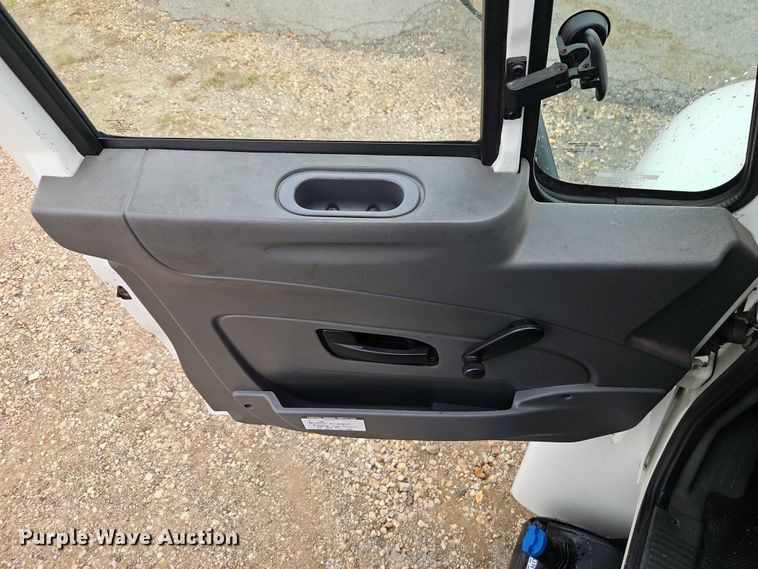 image for item EO4714 2019 International MA025 box truck