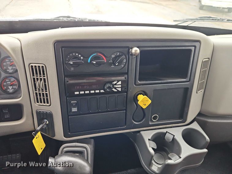 image for item EO4714 2019 International MA025 box truck