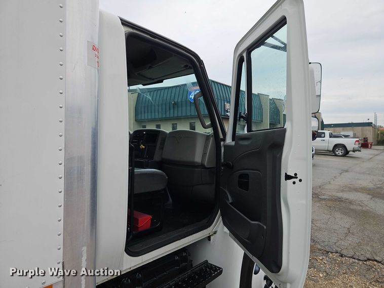 image for item EO4714 2019 International MA025 box truck