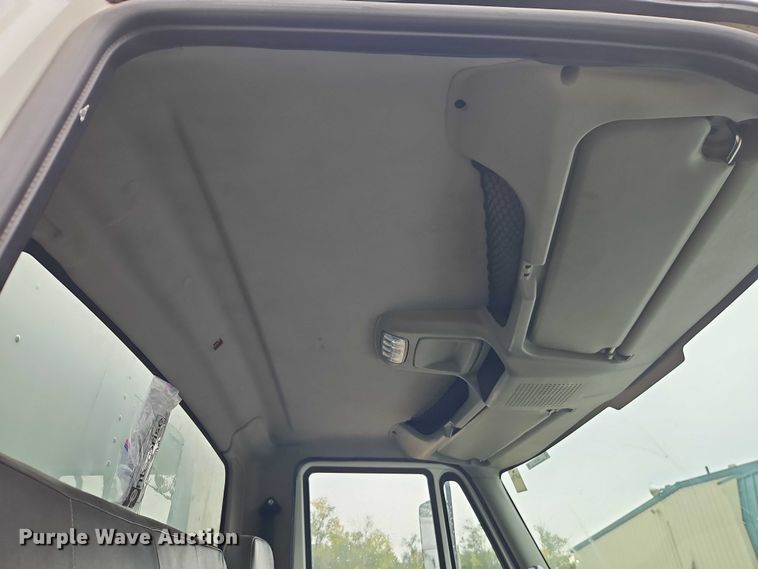 image for item EO4714 2019 International MA025 box truck