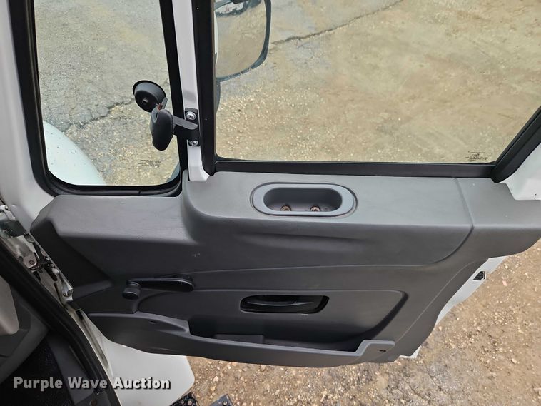 image for item EO4714 2019 International MA025 box truck