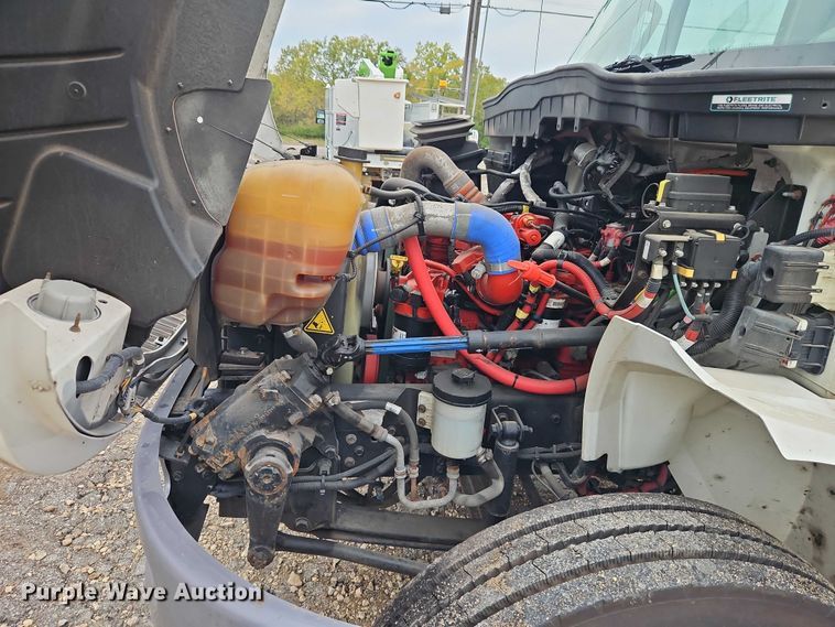 image for item EO4714 2019 International MA025 box truck