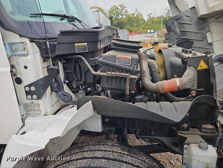 image for item EO4714 2019 International MA025 box truck