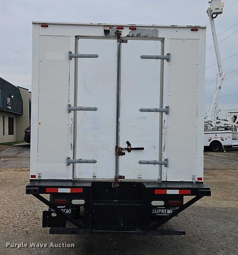 image for item EO4715 2017 Ford F650 box truck