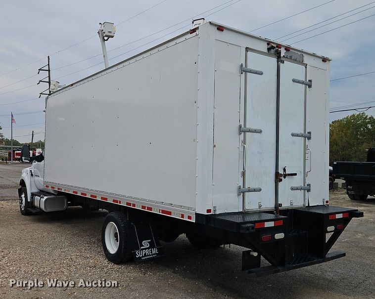 image for item EO4715 2017 Ford F650 box truck