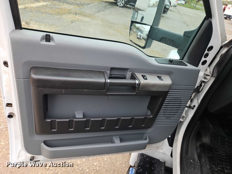 image for item EO4715 2017 Ford F650 box truck