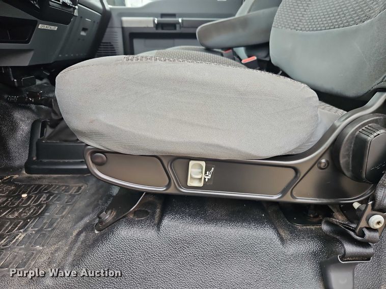 image for item EO4715 2017 Ford F650 box truck