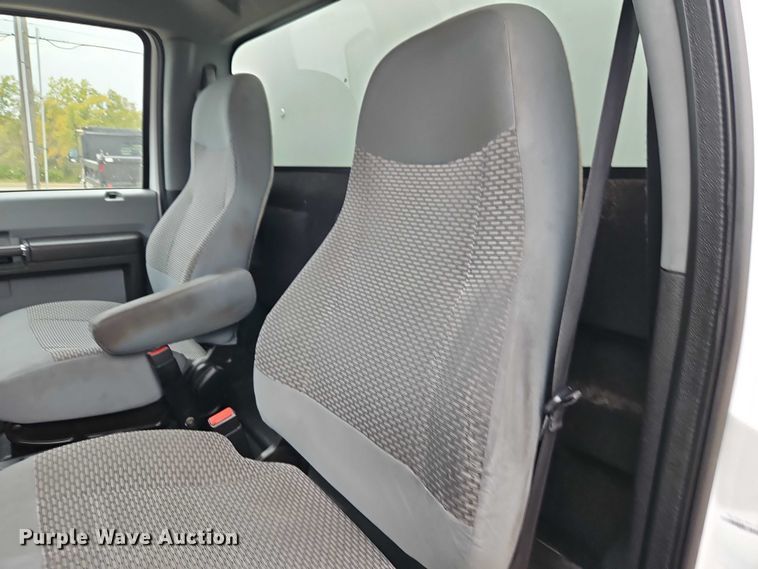 image for item EO4715 2017 Ford F650 box truck