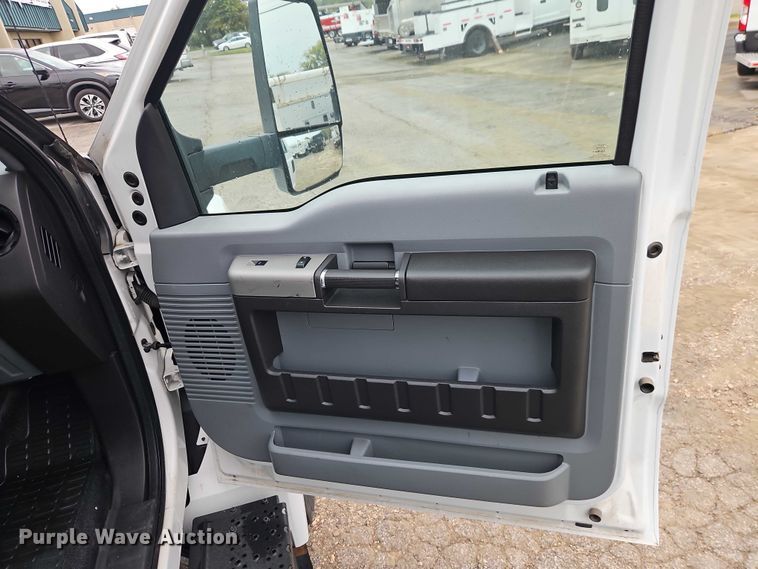 image for item EO4715 2017 Ford F650 box truck