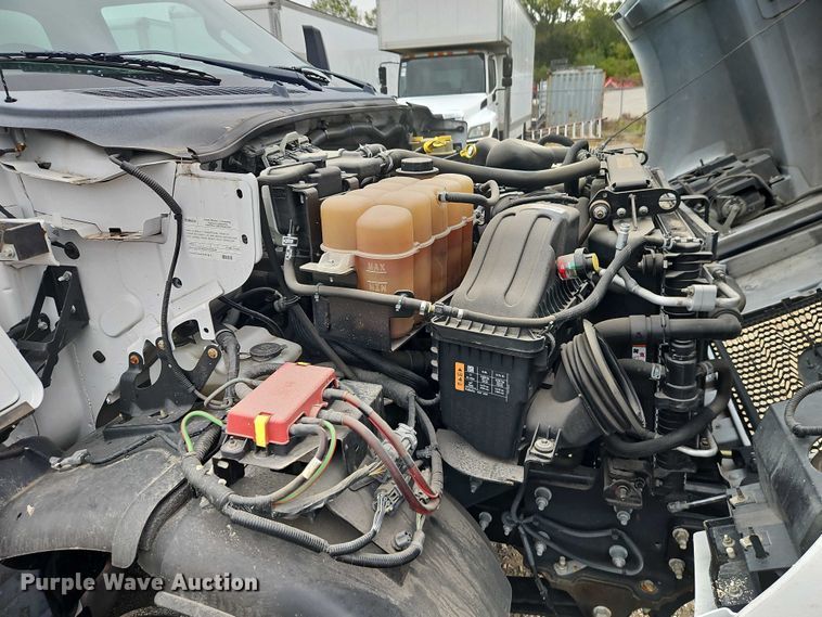 image for item EO4715 2017 Ford F650 box truck