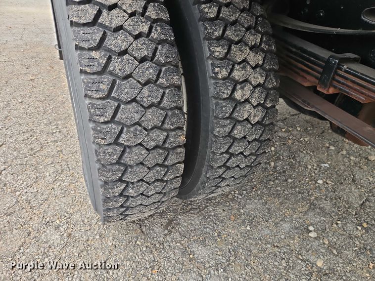 image for item EO4715 2017 Ford F650 box truck