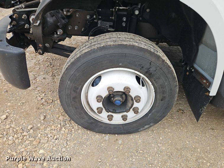 image for item EO4715 2017 Ford F650 box truck