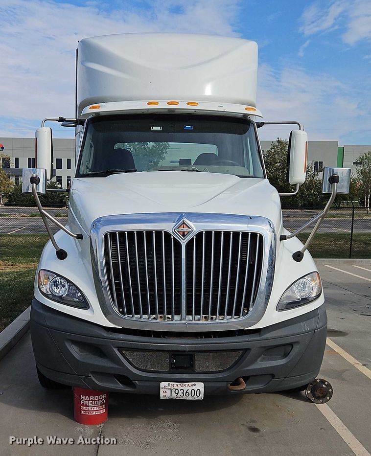 image for item EO4724 2014 International ProStar semi truck