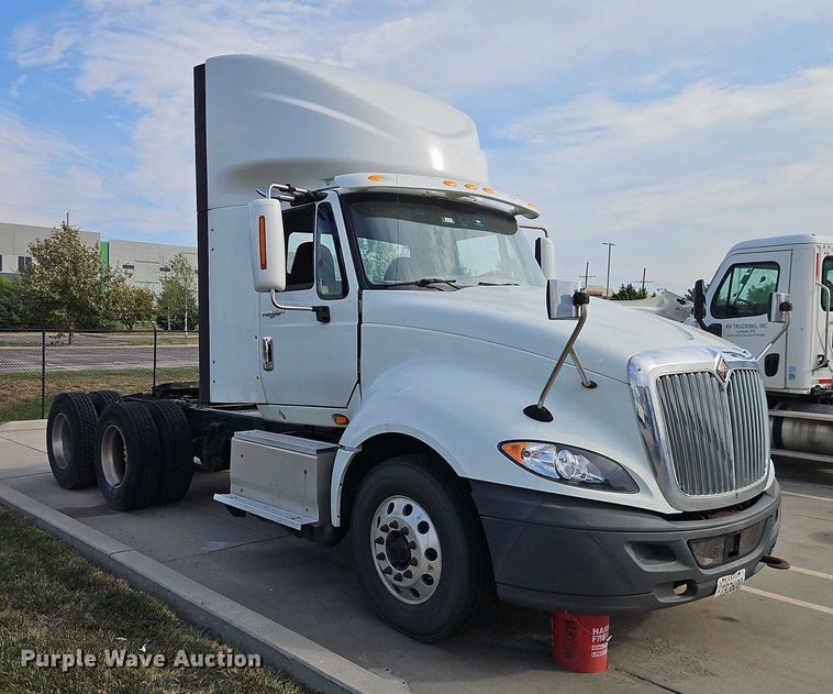 image for item EO4724 2014 International ProStar semi truck