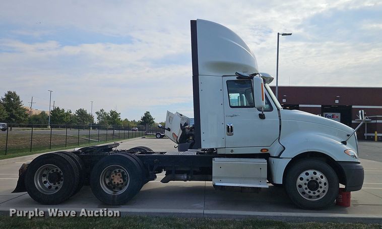 image for item EO4724 2014 International ProStar semi truck