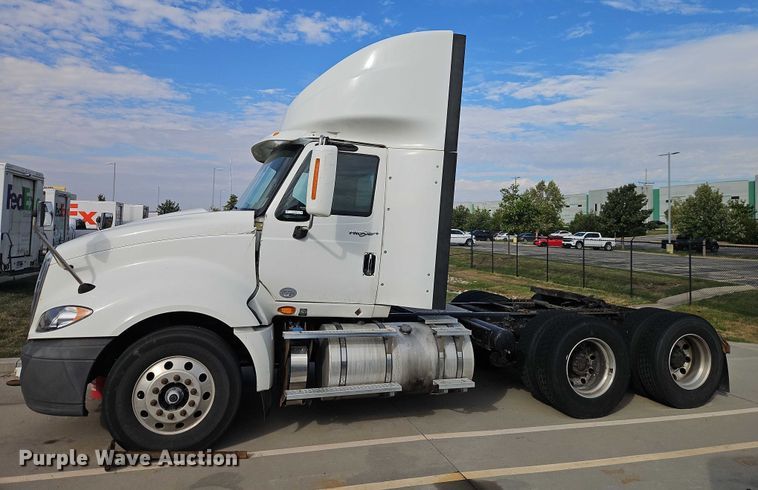 image for item EO4724 2014 International ProStar semi truck