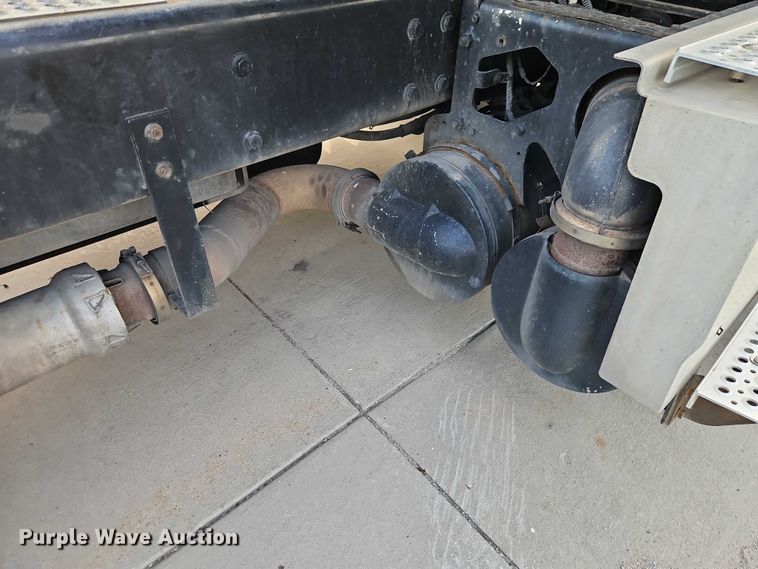 image for item EO4724 2014 International ProStar semi truck