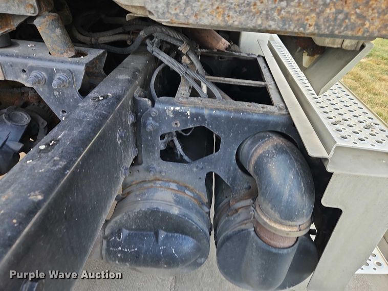 image for item EO4724 2014 International ProStar semi truck